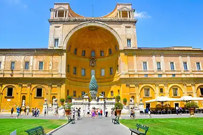 Escala de crucero en Roma capilla sixtina