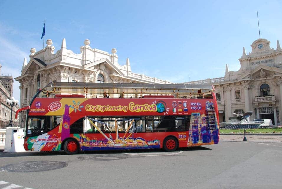 Kreuzfahrtstopp in Genua touristenbus